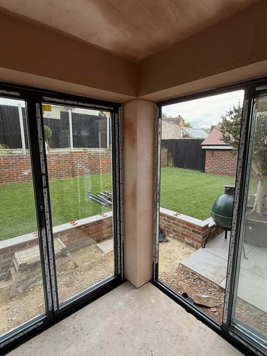Corner bi-folds, plastered, Oakley